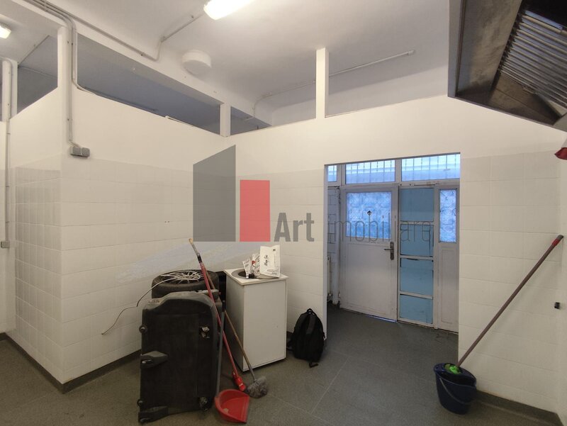 Grivita, spatiu comercial de inchiriat (bucatarie, catering, restaurant).