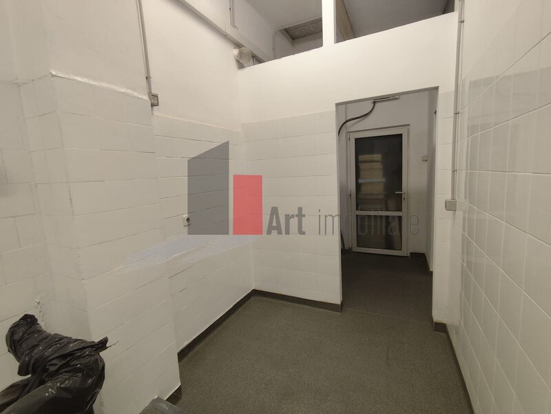 Grivita, spatiu comercial de inchiriat (bucatarie, catering, restaurant).