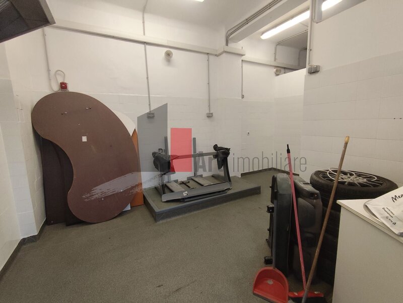 Grivita, spatiu comercial de inchiriat (bucatarie, catering, restaurant).