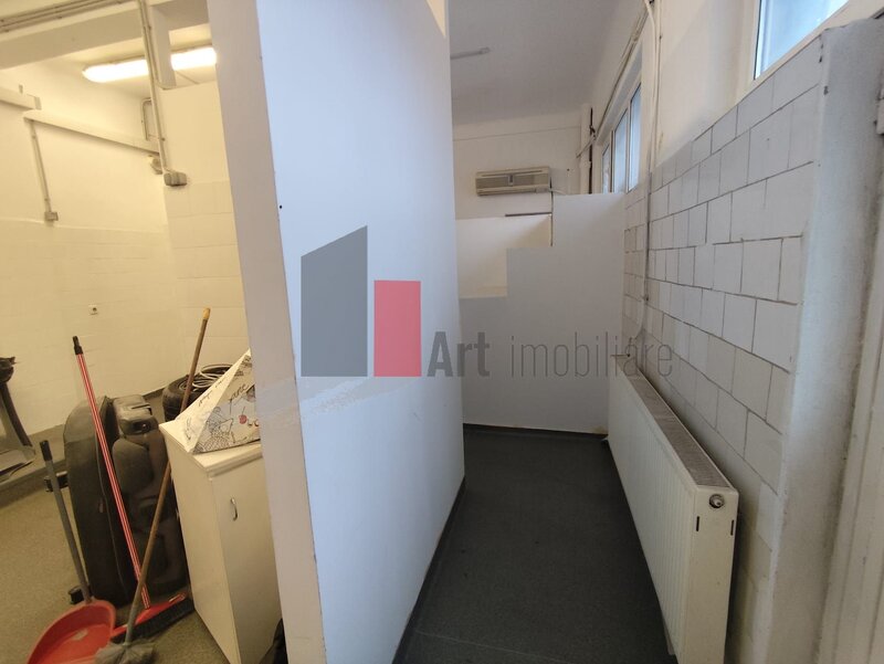 Grivita, spatiu comercial de inchiriat (bucatarie, catering, restaurant).