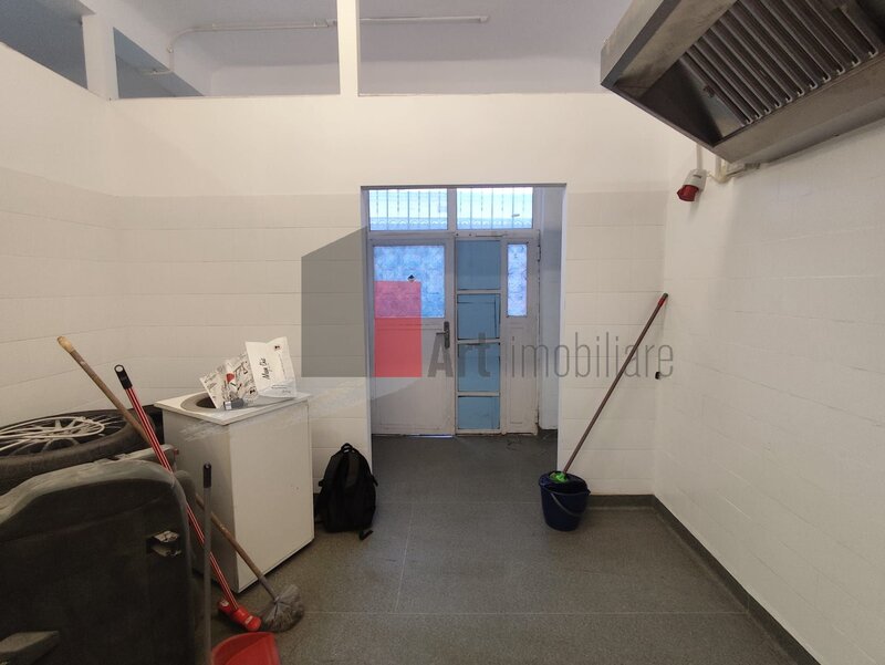 Grivita, spatiu comercial de inchiriat (bucatarie, catering, restaurant).