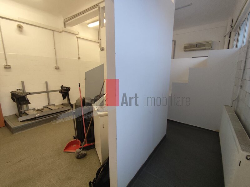 Grivita, spatiu comercial de inchiriat (bucatarie, catering, restaurant).