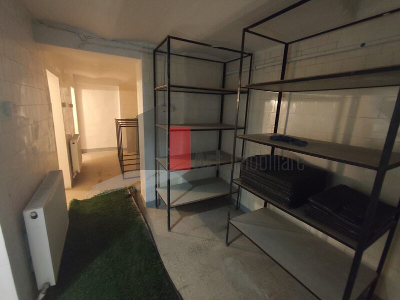 Grivita, spatiu comercial de inchiriat (bucatarie, catering, restaurant).