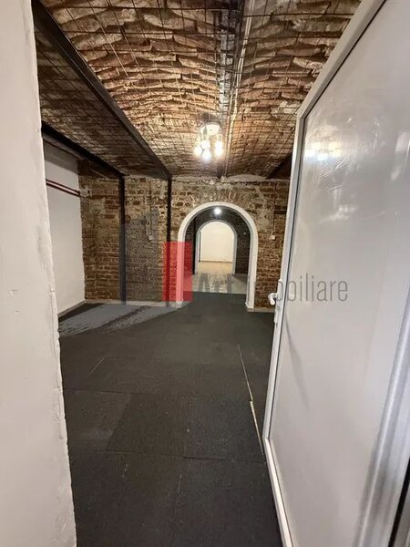 Grivita, spatiu comercial de inchiriat (bucatarie, catering, restaurant).