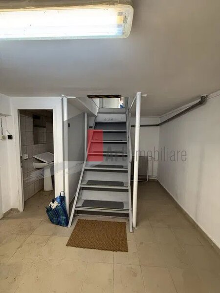 Grivita, spatiu comercial de inchiriat (bucatarie, catering, restaurant).